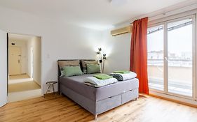 10 Minutes To City Centre And Next To Wien Hbf And Easy From Airport